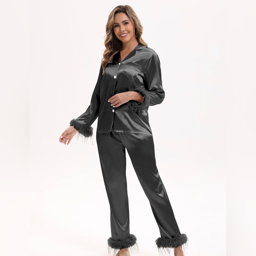 Women’s Black Fur Trimmed Satin Pajama Set, Size medium